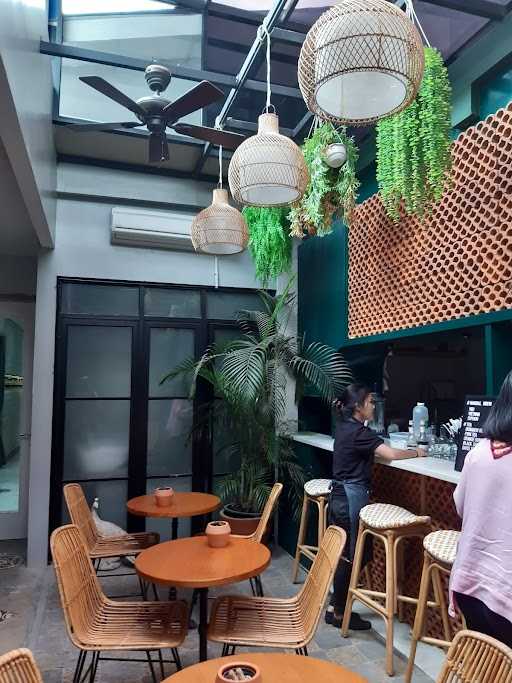 Hasea Eatery Dharmawangsa 9