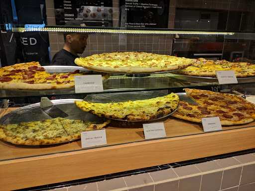 Sliced Pizzeria - Tulodong Bawah 9