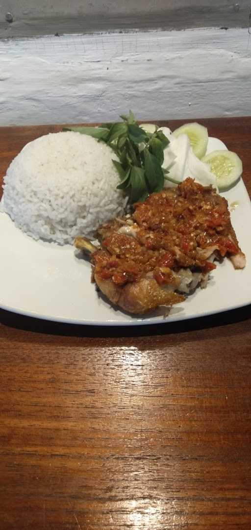 Warung Makan Sambel Setan Pandawa 5 9