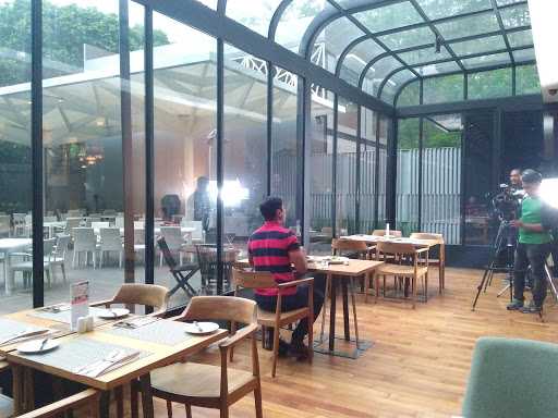 Swiss Cafe Pondok Indah 10