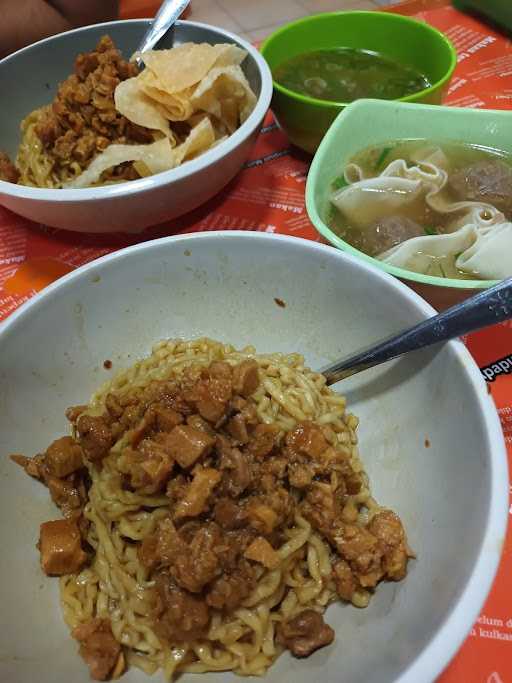 Yamin Meatball Noodle Mang Memet. 4