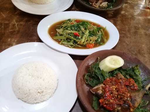 Bebek & Ayam Sari Rasa 7