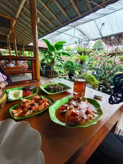 Resto Lesehan Gendut Taman 10