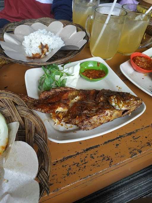 Resto Lesehan Gendut Taman 5