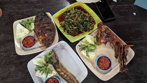 Resto Lesehan Gendut Taman 7