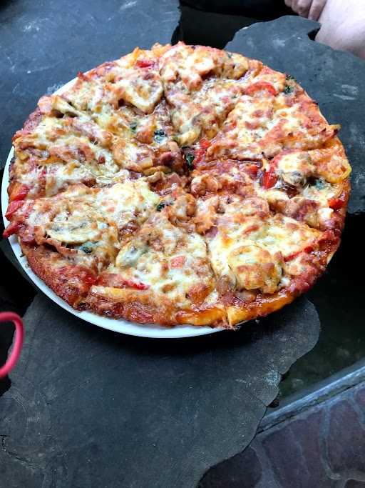 4T Homemade Pizza 6