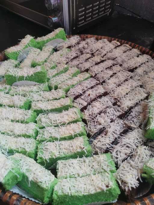 Rumah Snack Kuwenak Banyumas 8