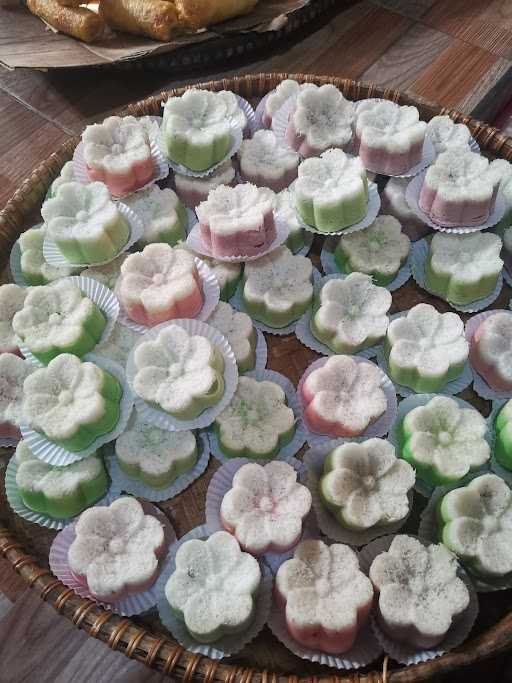 Rumah Snack Kuwenak Banyumas 10