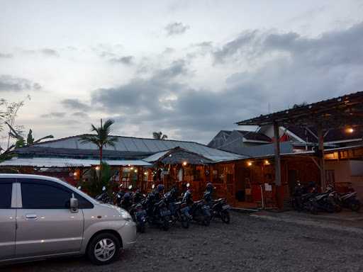 Saung Mbak Teti 9