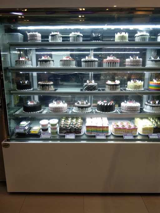 Inti Bakery & Cake 8