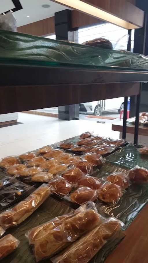 Mawar Sari Bakery & Cake 4