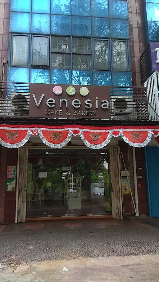 Venesia Bakery 9