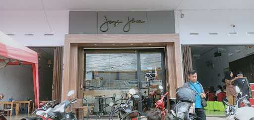 Kopi Janji Jiwa & Jiwa Toast Jalan Borobudur 8