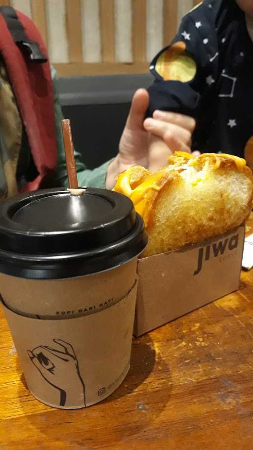 Kopi Janji Jiwa & Jiwa Toast Jalan Borobudur 3