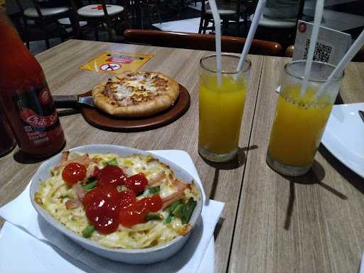 Pizza Hut Paramount Serpong 6