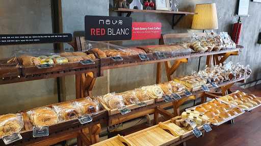 Red Blanc Bakery & Cafe - Mall Of Indonesia 7