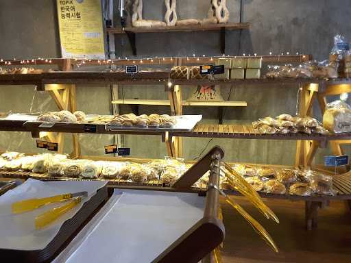 Red Blanc Bakery & Cafe - Mall Of Indonesia 6