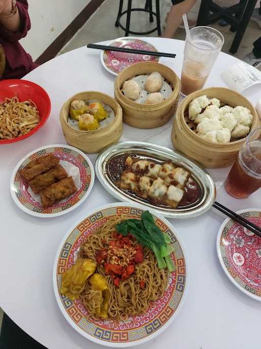 Haka Dimsum Shop Kelapa Gading 6