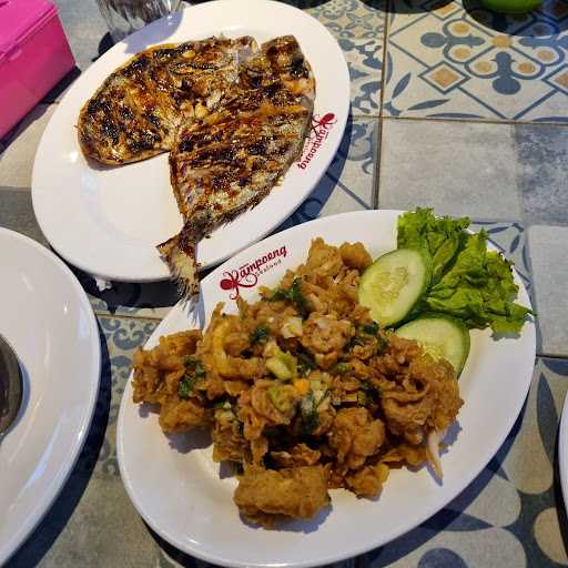 Kampoeng Seafood Sedayu City 10