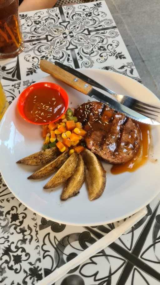 Lakulaku Steak & Cafe 3