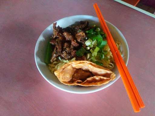 Kedai Bakso Radil 7