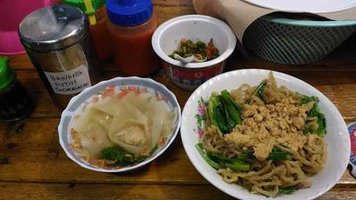 Mie Ayam & Siomay Bandung Gangnam 1