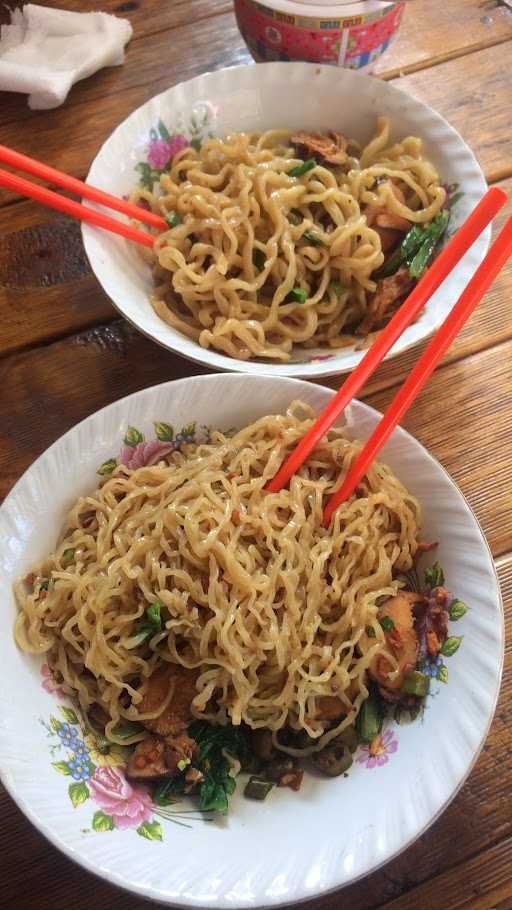 Mie Ayam & Siomay Bandung Gangnam 10