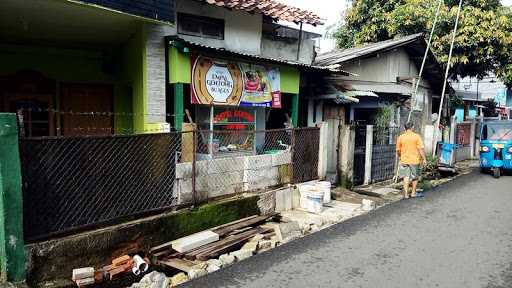 Kedai Empal Gentong Bu Agus 9