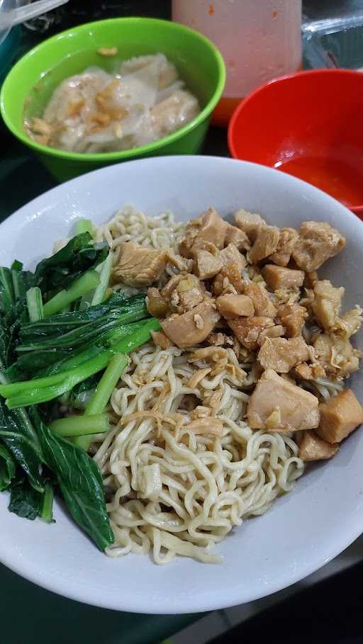 Mie Ayam Pak Is Sumur Batu 7