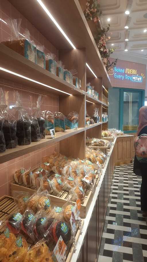 Loaf Bun Korean Bakery - Pesanggrahan 9