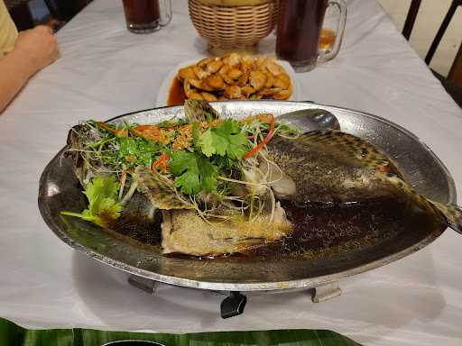Layar Seafood & Ikan Bakar Pesanggrahan 10