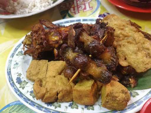 Nasi Uduk Ayam Goreng Babe. H. Saman Kebun Kacang 7