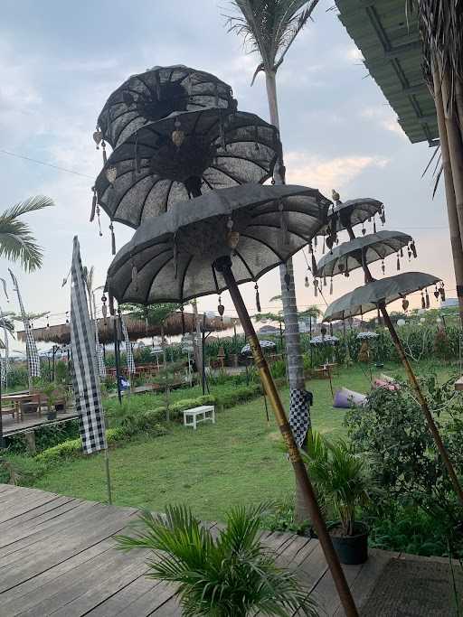 Langit Senja Cafe And Resto 8