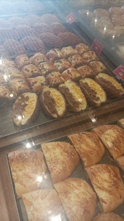 Brasserie Bakery Cabang Basuki Rahmat 8