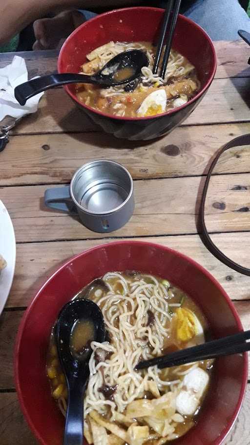 Lathansa Cafe & Ramen 10