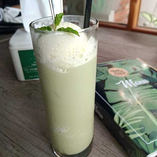 Kopi Darat Garden Cafe 2