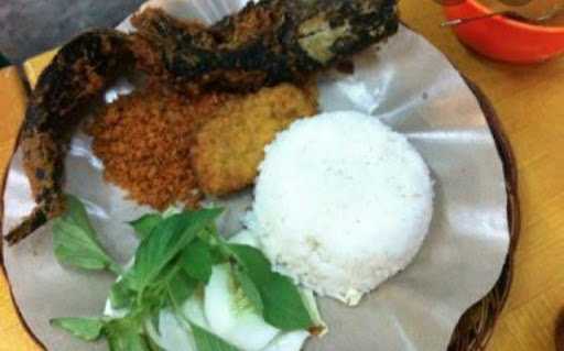 Warung Nasi Cek Merry 4