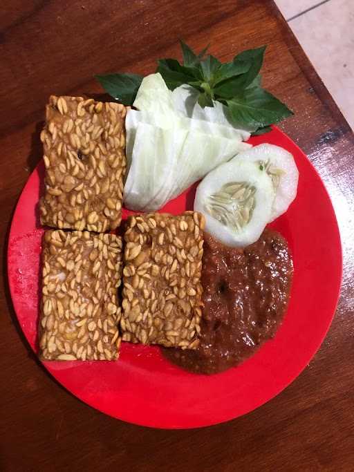 Lalapan Nasi Uduk & Soto Ayam Lamongan 4