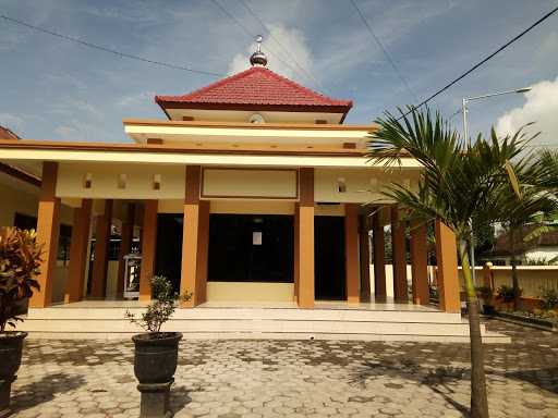 Rumah Santai Jenggolo 8