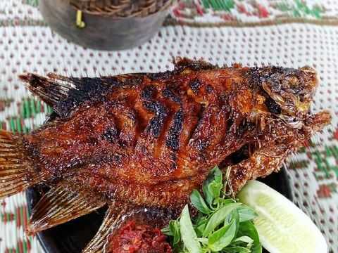 Spesial Ikan Bakar Cak Lum 8