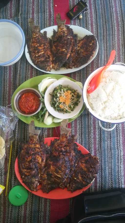 Wisata Pemancingan Dan Warung Makan Keluarga 10