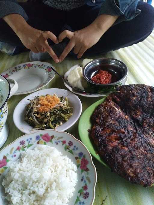 Wisata Pemancingan Dan Warung Makan Keluarga 2