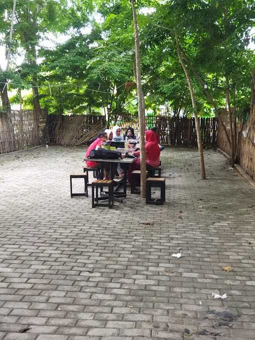 Ratu Caffe & Resto 1