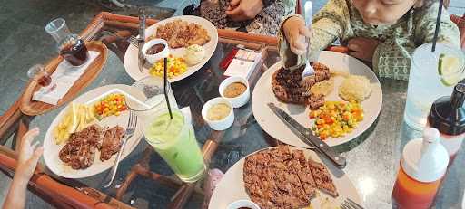 Steak Industry Cirebon 8