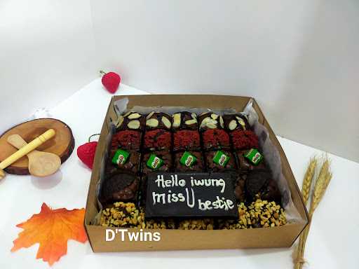 D'Twinscake 1