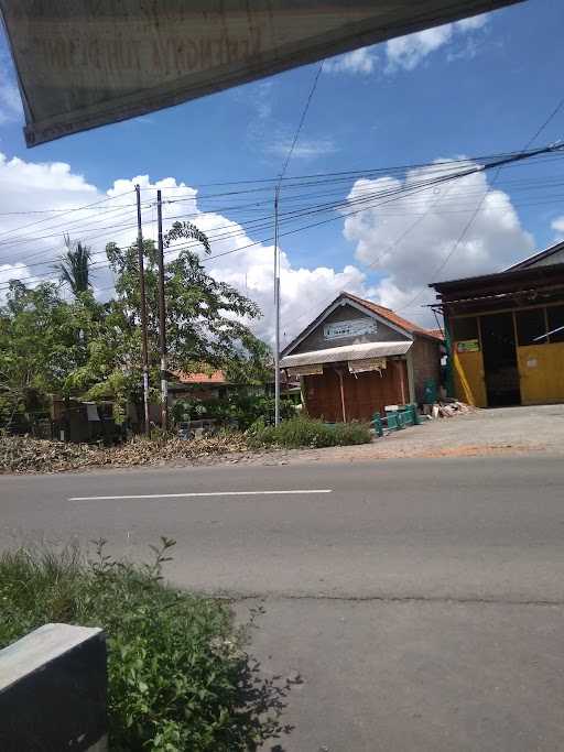 Warung Makan Sederhana Ibu Saadah 4