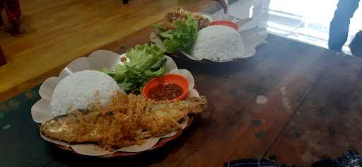 Mia Ayam, Bakso & Ayam Kremes Laris 7