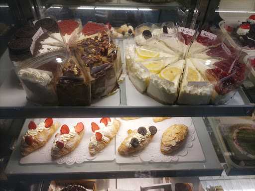 Maams Cake & Bakery 1