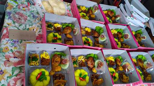 Nasi Kuning Putri / Menerima Pesanan Nasi Box / Snack 10