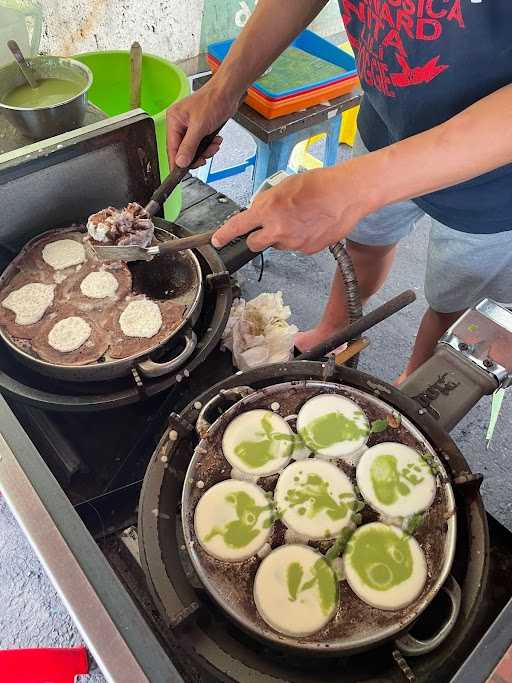 Bikang Panas & Kue Basah Mekarsari 8